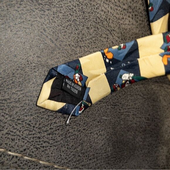 Vintage Mickey Unlimited‎ & Friends Baseball Tie - Picture 3 of 6